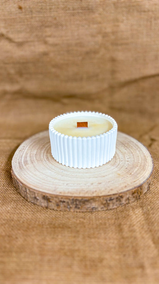 Essenza di Legno – Candela in gesso ceramico con stoppino in legno